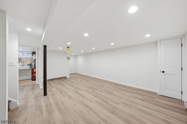 37 Buena Vista Ave, Hawthorne Boro, NJ 07506