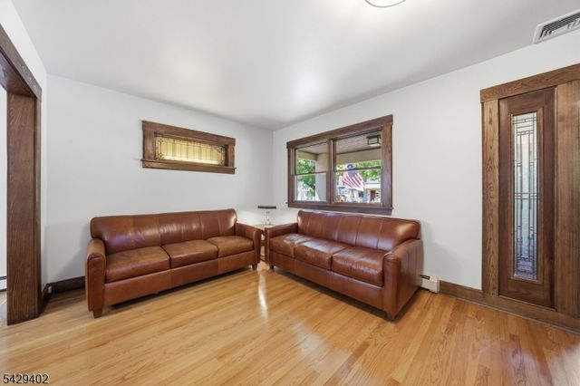 37 Buena Vista Ave, Hawthorne Boro, NJ 07506