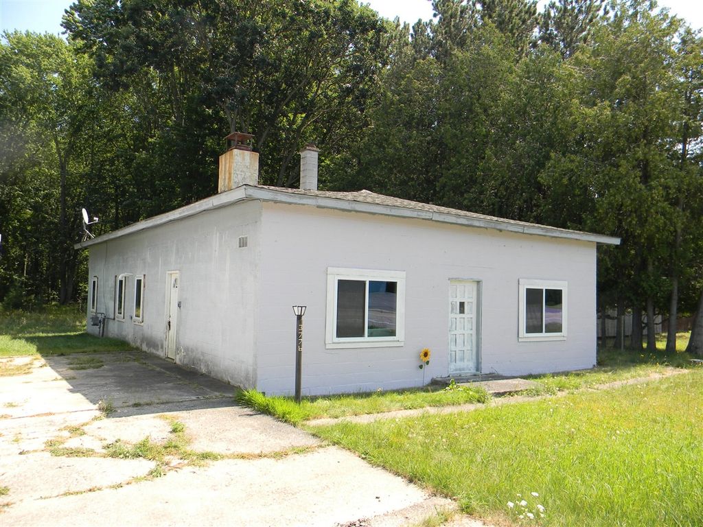 3776 N Jebavy Drive, Ludington, MI 49431