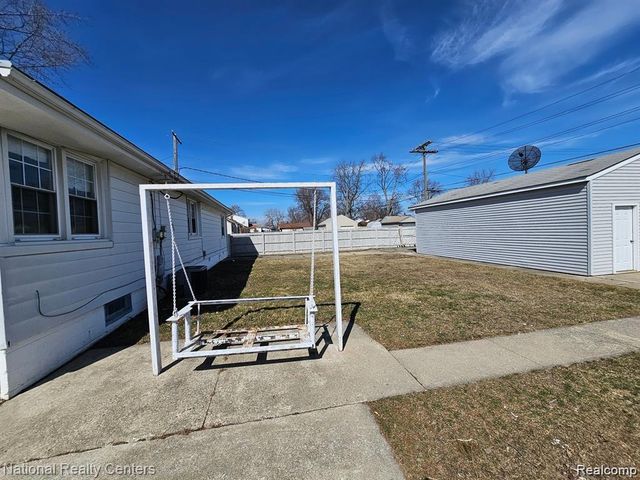 13621 MULBERRY Street, Southgate, MI 48195