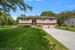 219 E Caledonia Street, Howell, MI 48843