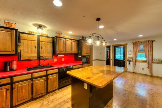 352 Lake Ave., Worcester, MA 01604