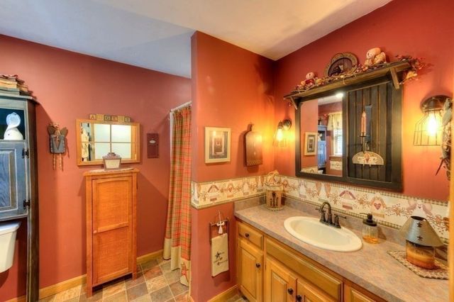 352 Lake Ave., Worcester, MA 01604
