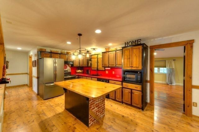 352 Lake Ave., Worcester, MA 01604