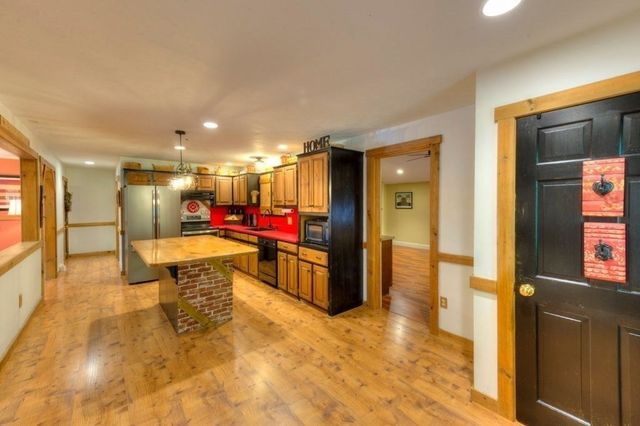 352 Lake Ave., Worcester, MA 01604