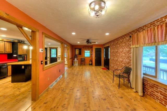 352 Lake Ave., Worcester, MA 01604