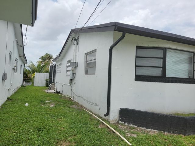 6641 Emerald Lake Drive, Miramar, FL 33023