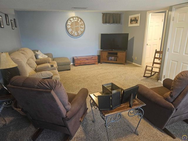 251 Road 200, Emporia, KS 66801