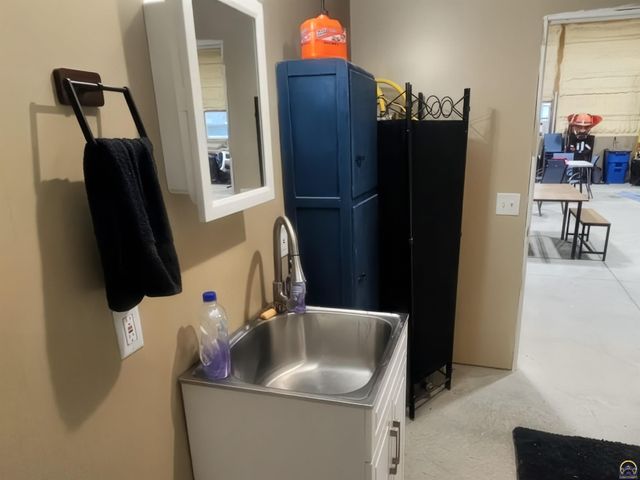 251 Road 200, Emporia, KS 66801