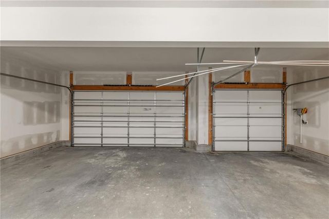820 SE Partridge Lane, Blue Springs, MO 64014
