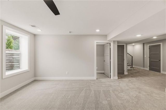 820 SE Partridge Lane, Blue Springs, MO 64014