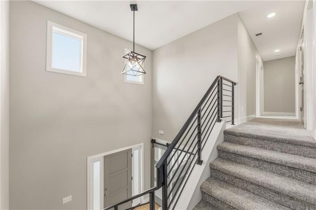 820 SE Partridge Lane, Blue Springs, MO 64014