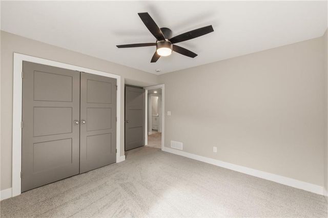 820 SE Partridge Lane, Blue Springs, MO 64014