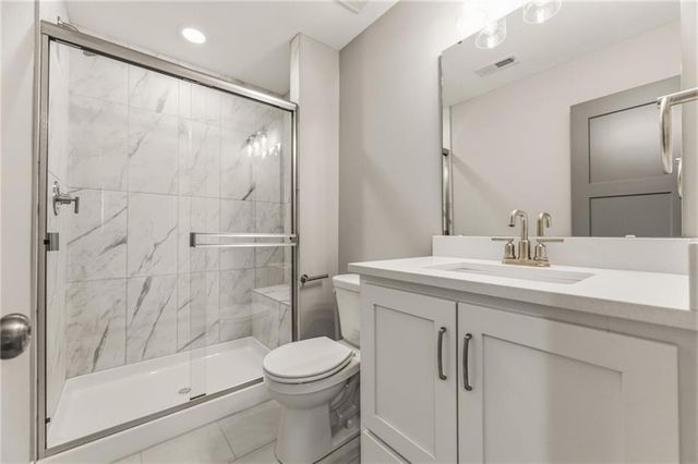 820 SE Partridge Lane, Blue Springs, MO 64014