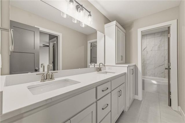 820 SE Partridge Lane, Blue Springs, MO 64014