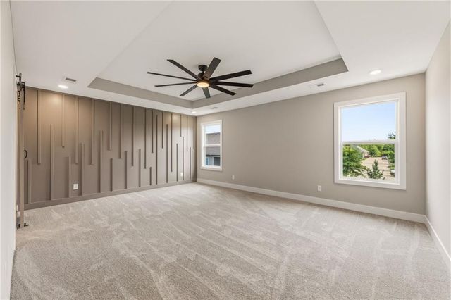 820 SE Partridge Lane, Blue Springs, MO 64014