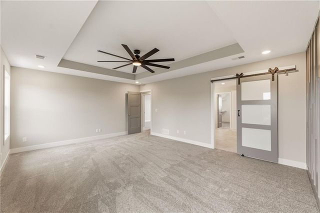 820 SE Partridge Lane, Blue Springs, MO 64014