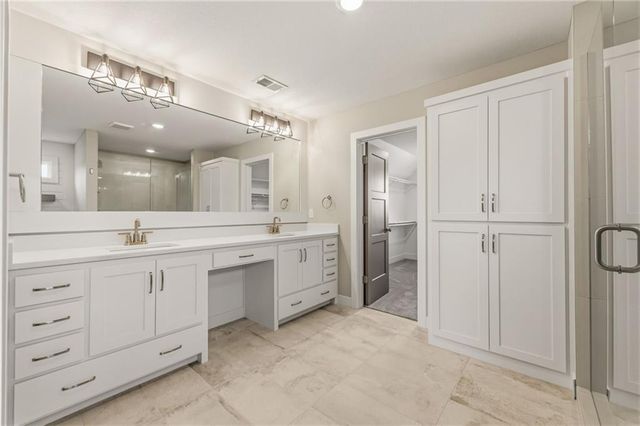 820 SE Partridge Lane, Blue Springs, MO 64014