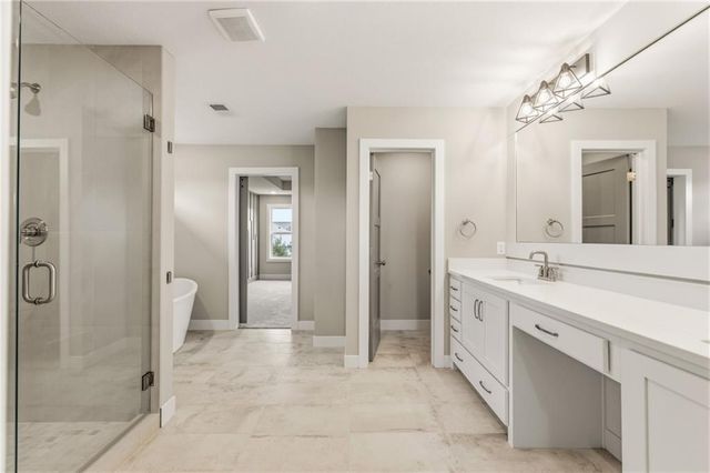 820 SE Partridge Lane, Blue Springs, MO 64014