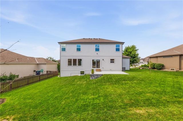 820 SE Partridge Lane, Blue Springs, MO 64014