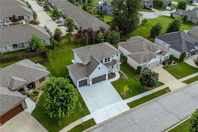 820 SE Partridge Lane, Blue Springs, MO 64014