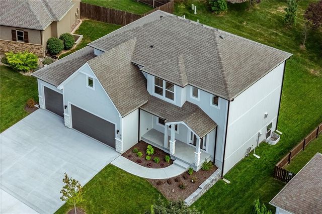 820 SE Partridge Lane, Blue Springs, MO 64014