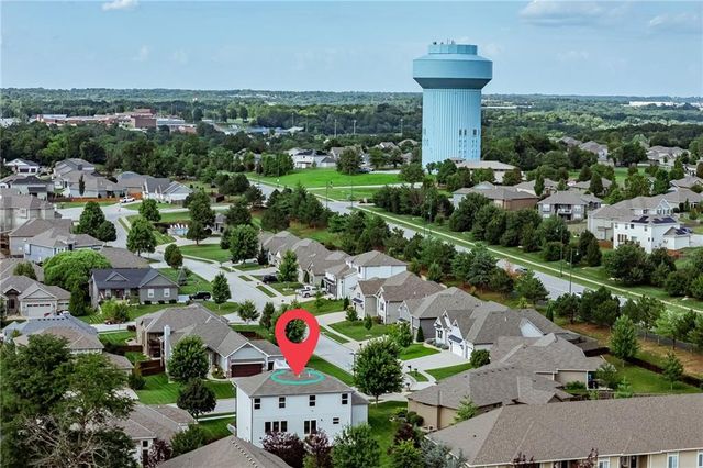820 SE Partridge Lane, Blue Springs, MO 64014