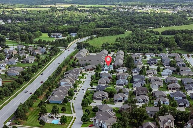 820 SE Partridge Lane, Blue Springs, MO 64014