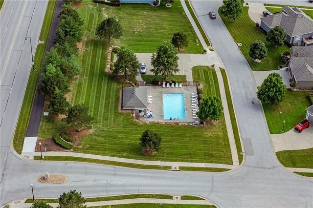 820 SE Partridge Lane, Blue Springs, MO 64014