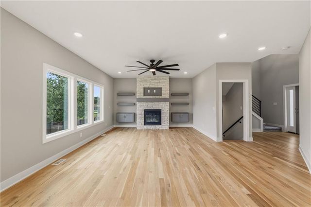 820 SE Partridge Lane, Blue Springs, MO 64014
