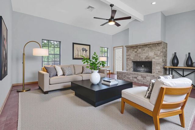 2211 Hilliard RD, San Marcos, TX 78666