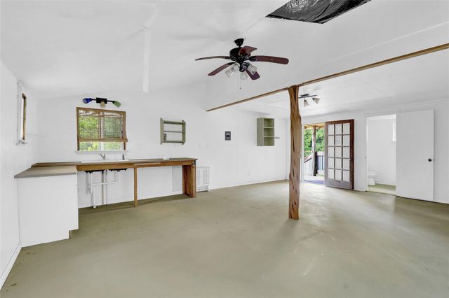 2211 Hilliard RD, San Marcos, TX 78666