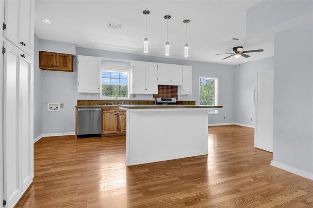 2211 Hilliard RD, San Marcos, TX 78666