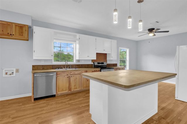 2211 Hilliard RD, San Marcos, TX 78666