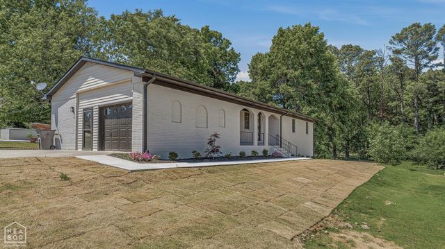 2101 Wildrose Ln, Paragould, AR 72450