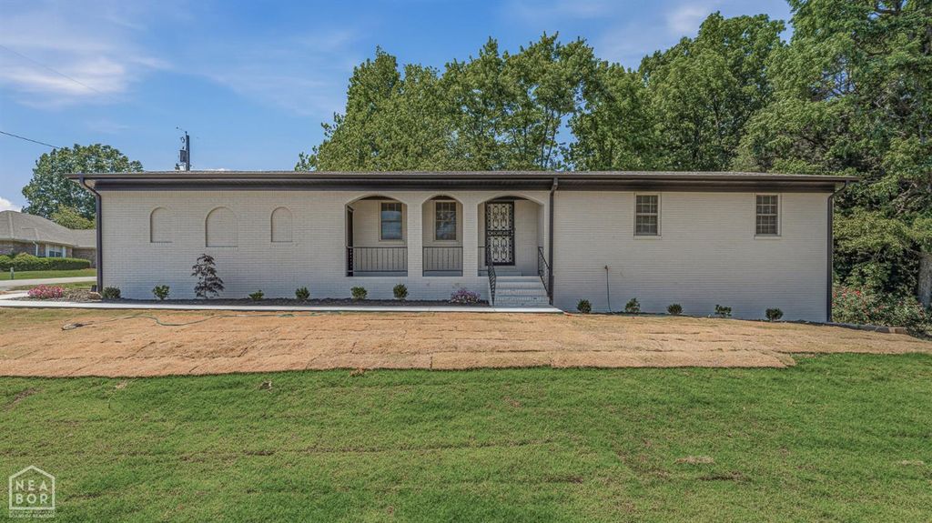 2101 Wildrose Ln, Paragould, AR 72450