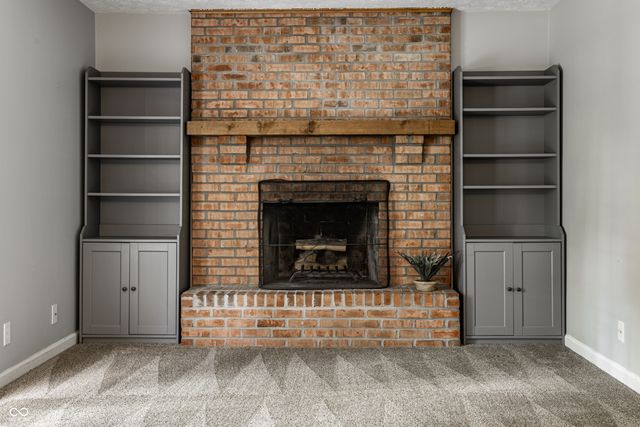 25 Village Place, Zionsville, IN 46077