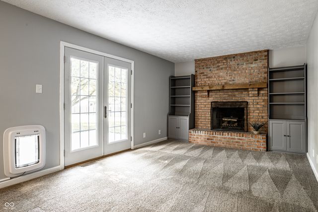 25 Village Place, Zionsville, IN 46077