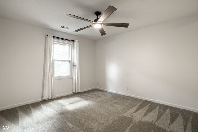 25 Village Place, Zionsville, IN 46077