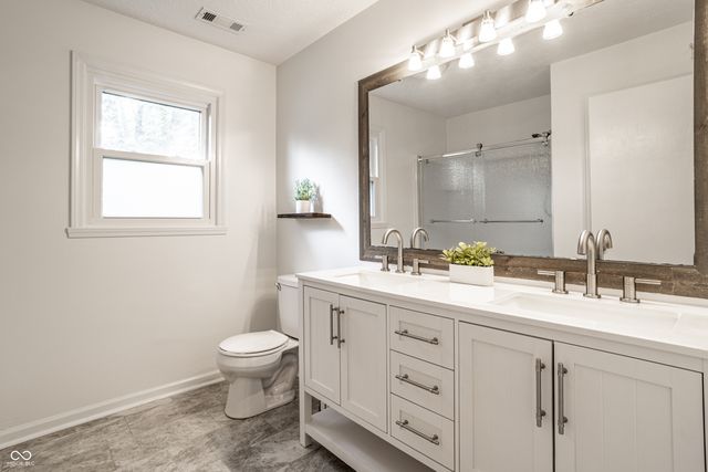 25 Village Place, Zionsville, IN 46077