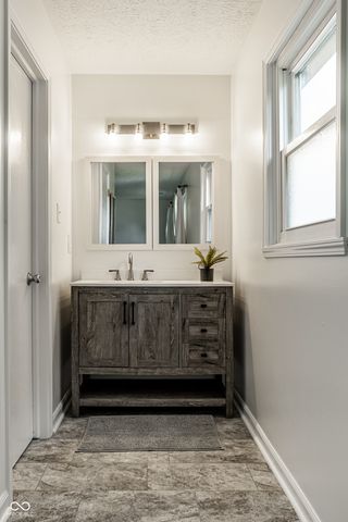 25 Village Place, Zionsville, IN 46077