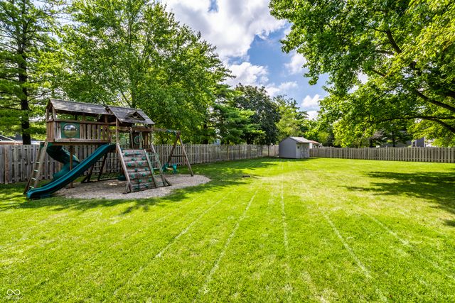 25 Village Place, Zionsville, IN 46077