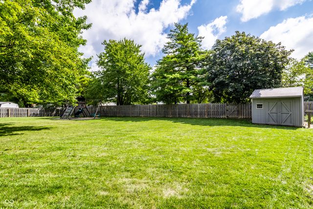 25 Village Place, Zionsville, IN 46077