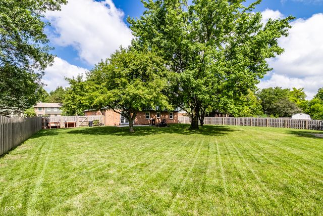 25 Village Place, Zionsville, IN 46077