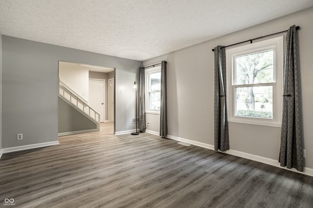 25 Village Place, Zionsville, IN 46077