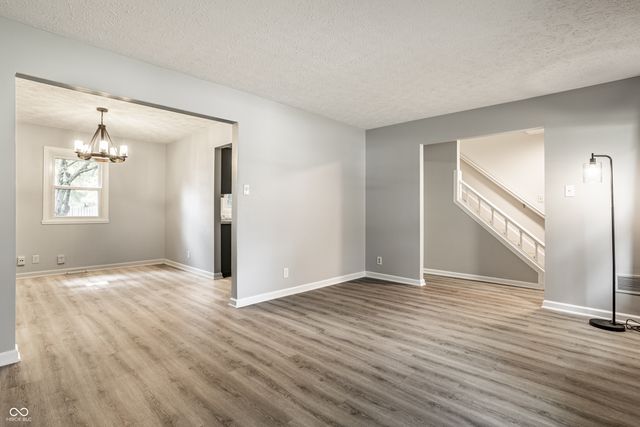 25 Village Place, Zionsville, IN 46077