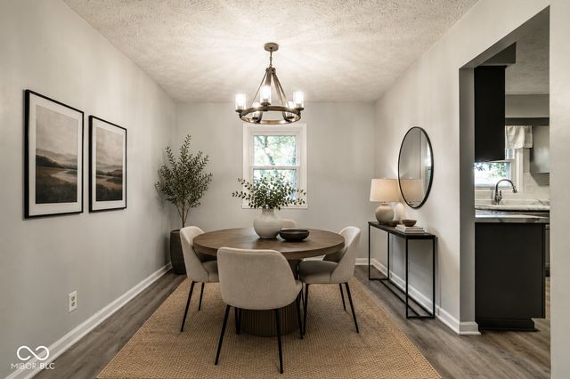 25 Village Place, Zionsville, IN 46077