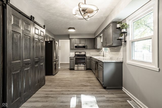 25 Village Place, Zionsville, IN 46077