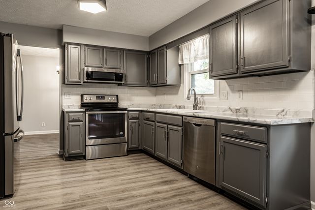 25 Village Place, Zionsville, IN 46077