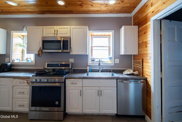 318 1st Street, Troy, NY 12180